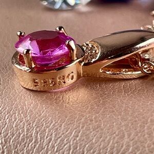 14K Rolled Sapphire Gold Pendant. 18" adj chain